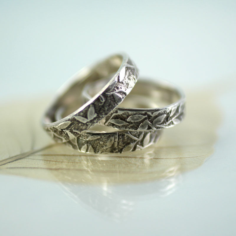Thumbnail: Silver Leaf Ring Scattered Leaves Woodland Band