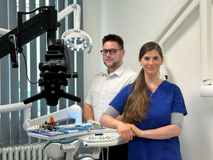 Právě proto jsme v Delos dental celý proces první návštěvy nastavili tak, aby byl srozumitelný, klidný, bez zbytečného stresu a plně hrazený zdravotní pojišťovnou.