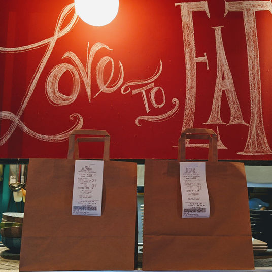 Notre menu au complet est TOUJOURS disponible pour emporter 7 jours sur 7 à partir de 11 h 30