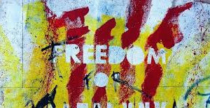 pintada con leyenda freedom 