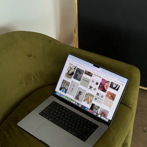 Signs It's Time to Outsource Your Social Media