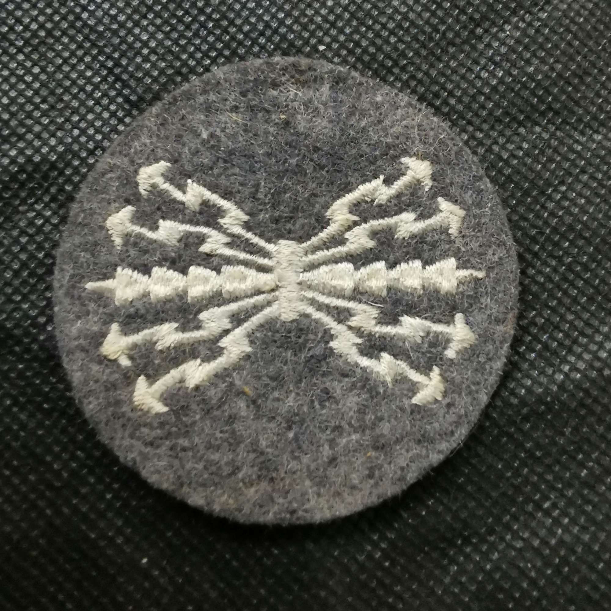 Luftwaffe sleeve badge Signals Personnel 