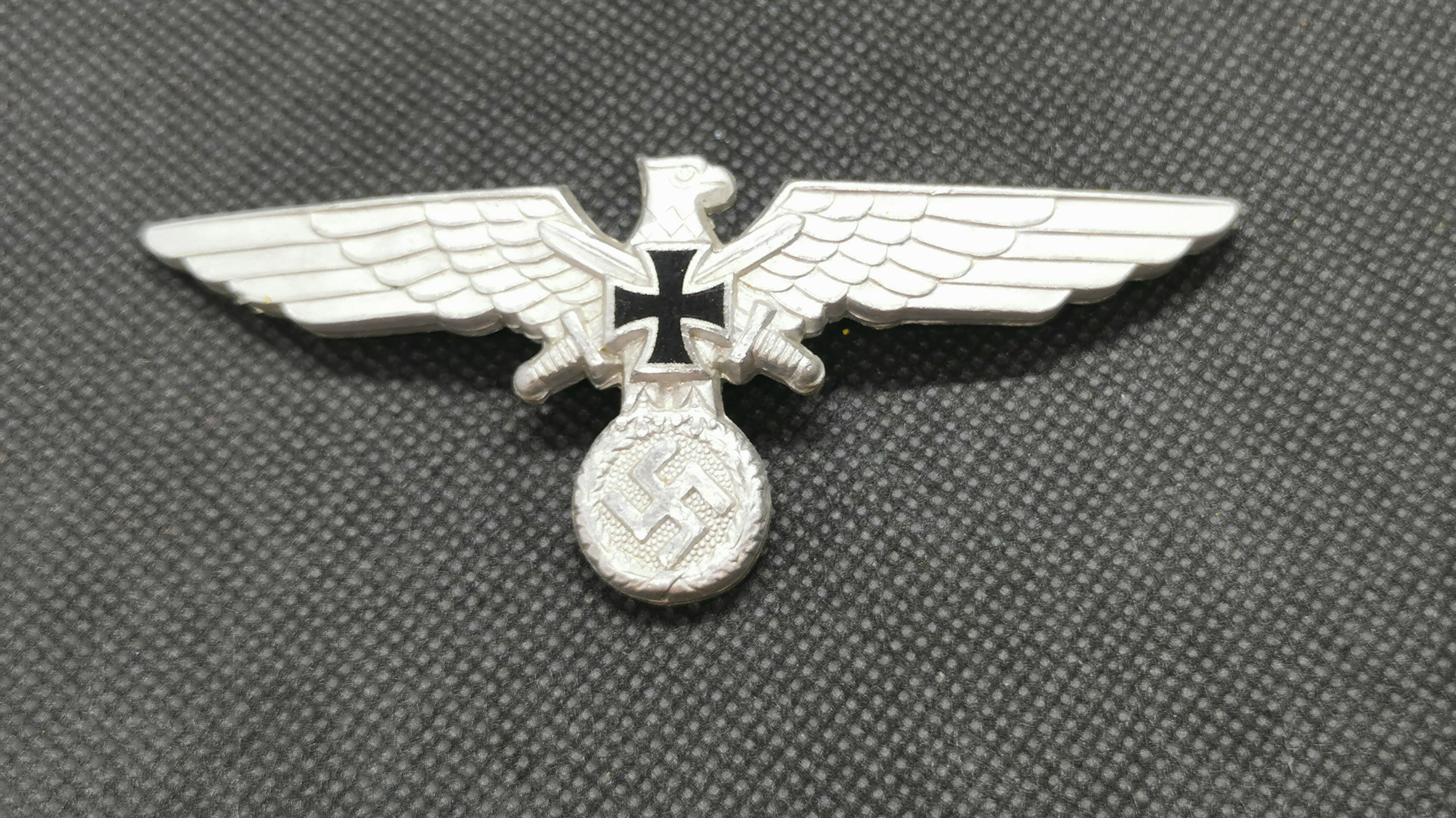 Veteran association large breast eagle