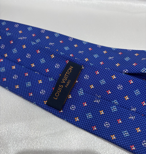 ✨極美品✨ 現行 LOUISVUITTON ネクタイ シルク100% LVロゴ ✨極美品✨ 現行 LOUISVUITTON ネクタイ シルク100% モノグラム - メルカリ