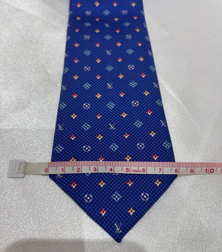 ✨極美品✨ レア LOUISVUITTON ネクタイ シルク100% モノグラム ✨極美品✨ レア LOUIS VUITTON ネクタイ シルク100 モノグラム