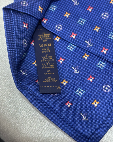 ✨極美品✨ 現行 LOUIS VUITTON ネクタイ シルク100% ダミエ 極美品】ルイヴィトン ロゴ付き ダミエ ネクタイ シルク100％ ブラウン
