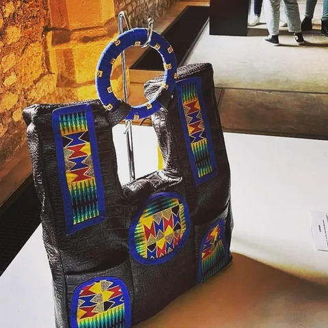 LA REMOISE sac à dos en forme de Notre Dame de Reims on peut y ranger champagne verres et