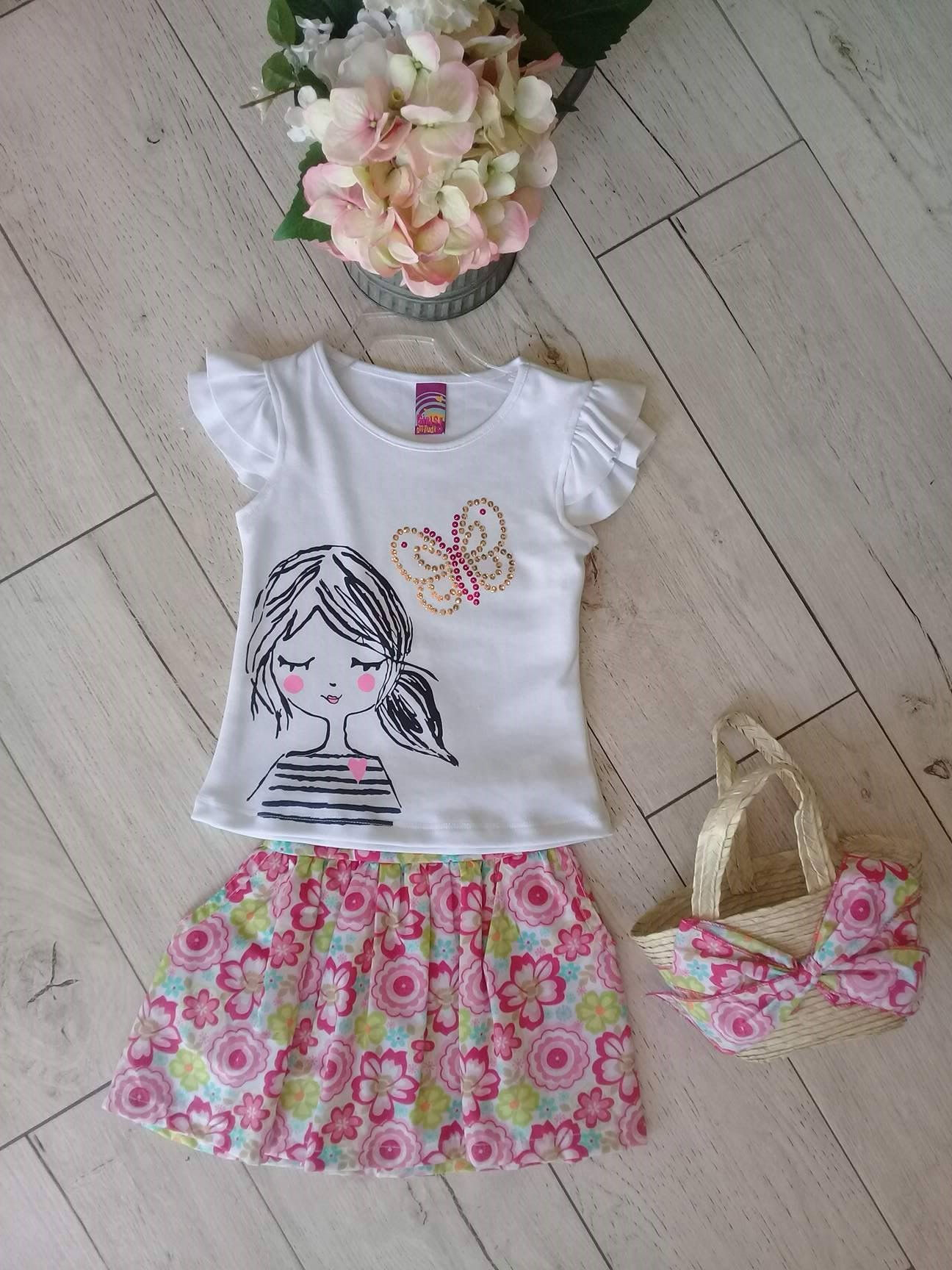 Conjunto de blusa con falda y canasta