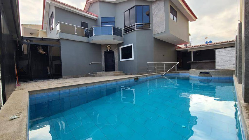 venta de casa con piscina al norte de Guayaquil