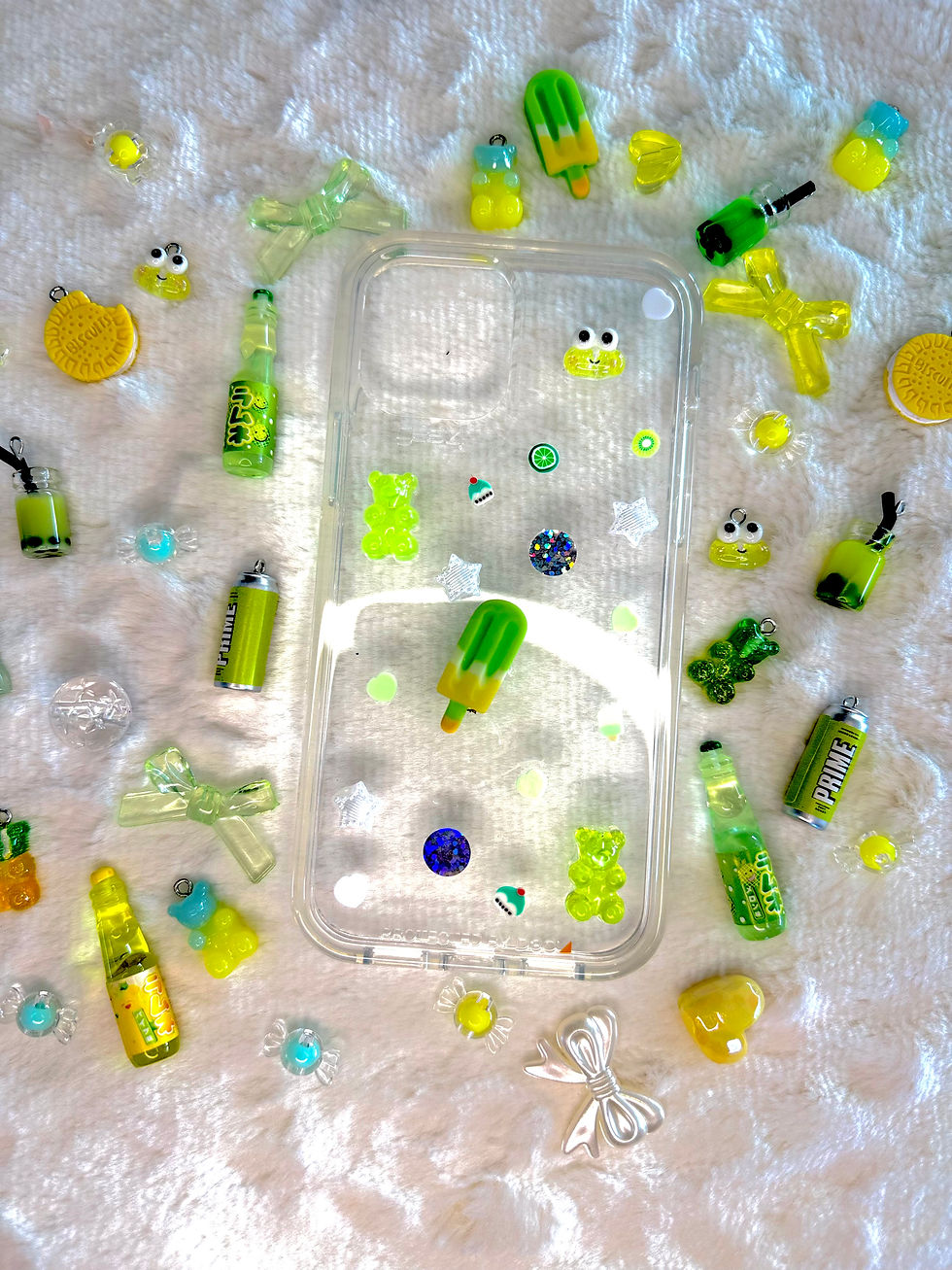 Thumbnail: groen gekleurde hoesje (iphone 13 pro)