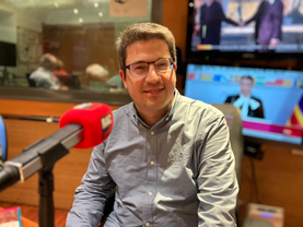 Entrevista con Marc Serra Griera en el programa Versió RAC1 de la Radio RAC1 con Toni Clapés.       ¿Por qué se nos pone la piel de gallina cuando escuchamos algunas canciones?