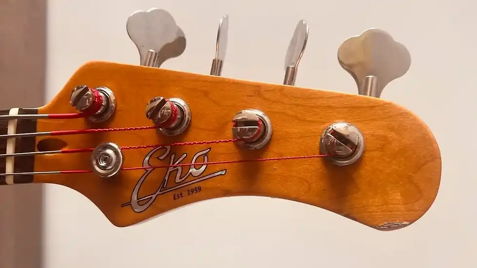Miniature : Vente de basse Électrique 4 Cordes style Precision Bass EKO PJ 300 Sunburst second life