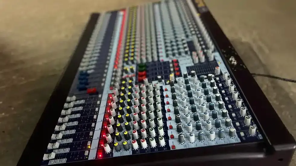Miniature : Vente console analogique disposant de 28 entrées micro mono et 8 entrées ligne stéréo MIDAS Venice 320 second hand