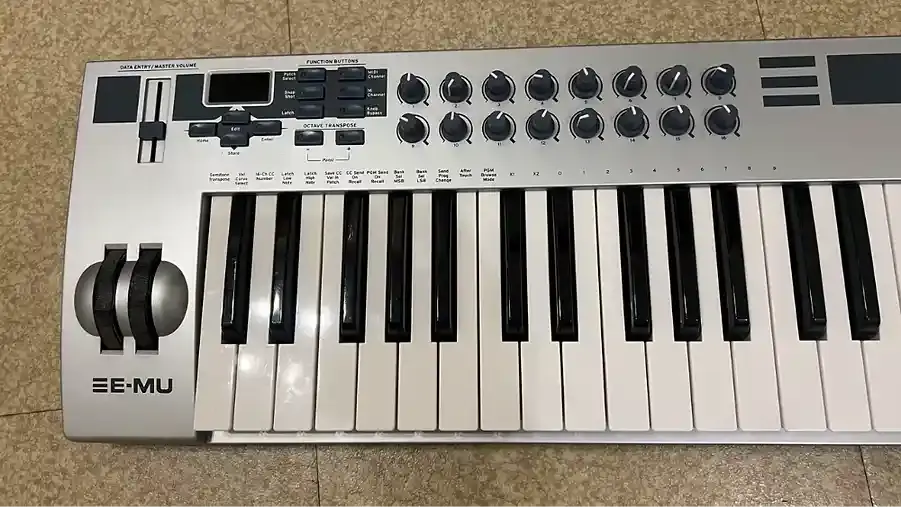 Miniature : Vente, reprise, échange, dépôt vente en ligne de clavier midi NATIVE INSTRUMENTS KONTROL M32 E-mu Xboard 49 second hand