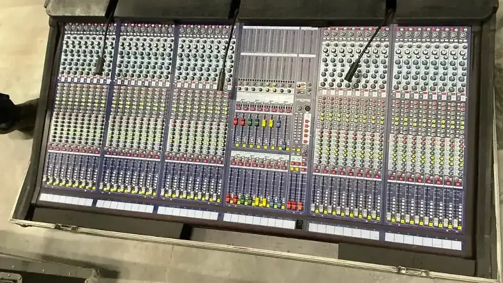 Miniature : Vente MIDAS Siena 400 console analogique qui dispose de 40 entrées et 16 sorties d'occasion