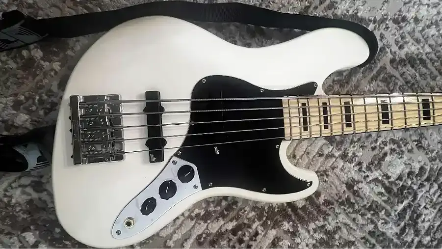 Miniature : Vente de basse électrique à 5 cordes, corps en aulne, manche en érable J & D JB VINTAGE 1975 5-STRING second hand