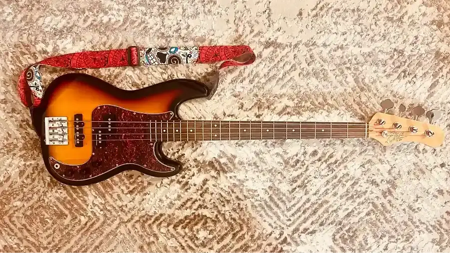Miniature : Vente de basse Électrique 4 Cordes style Precision Bass EKO PJ 300 Sunburst de seconde main