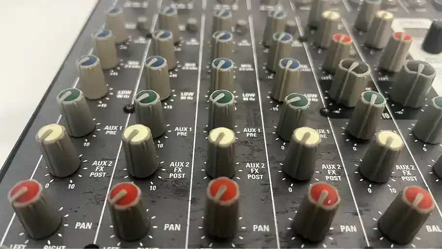 Miniature : Vente console de mixage compacte compacte 12 canaux et 2 bus avec effetsPROEL MI12 d'occasion