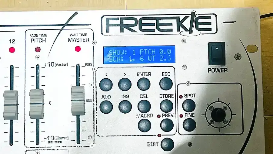 Miniature : Vente de pupitre lumière pour Dj MARTIN LIGHTING Freekie second hand