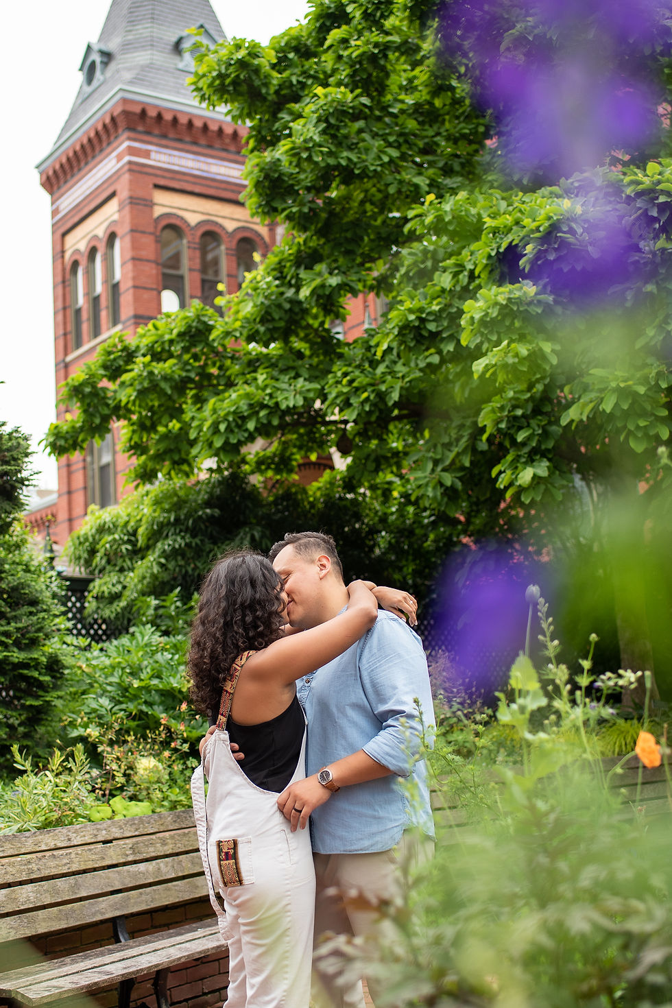 Couple photo session in Washington, D.C. Smithsonian Castle Gardens
