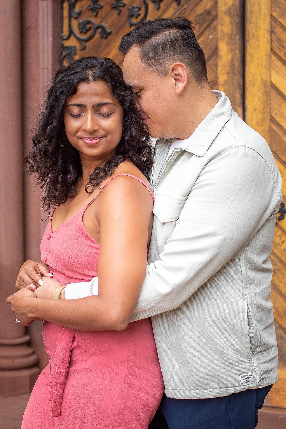 Couple photo session in Washington, D.C. Smithsonian Castle Gardens