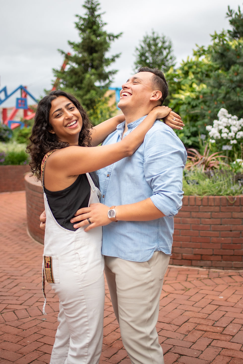 Couple photo session in Washington, D.C. Smithsonian Castle Gardens