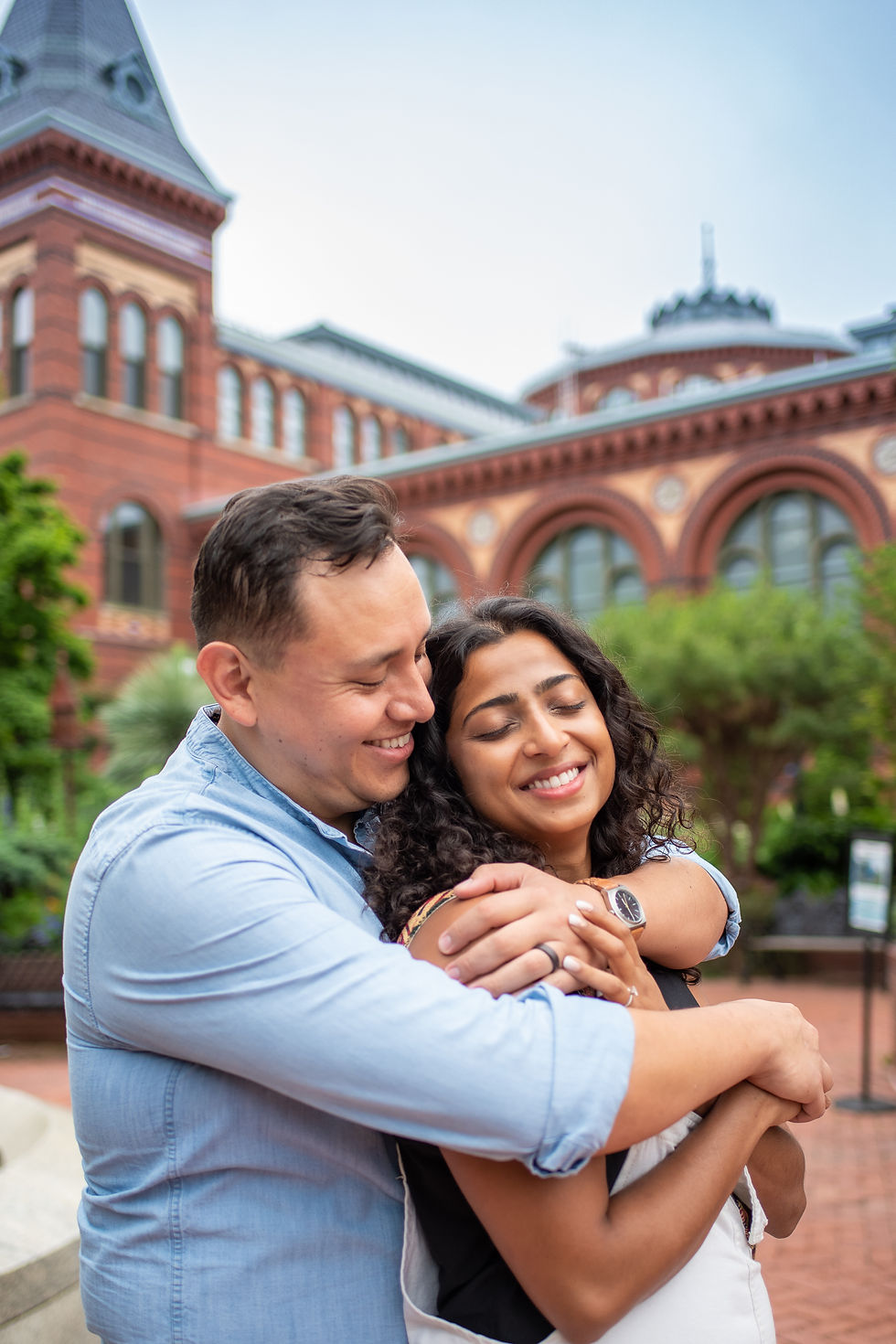 Couple photo session in Washington, D.C. Smithsonian Castle Gardens