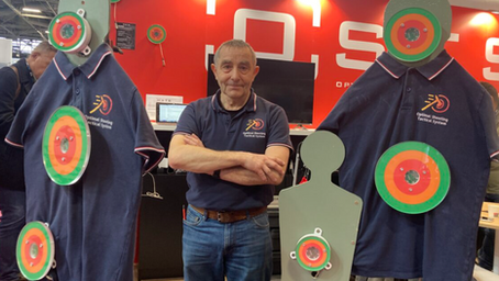 Franck Puget présente les solutions OSTS sur le stand de Milipol Paris 2025.