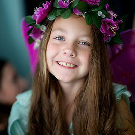 В актёрской студии театра с День рождения Роли текущего репертуара: Эльф "Дюймовочка"