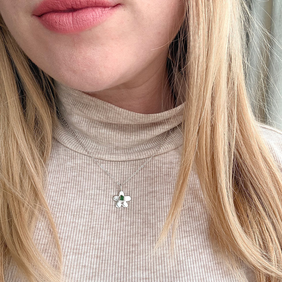 Thumbnail: Medium flower and seaglass pendant 