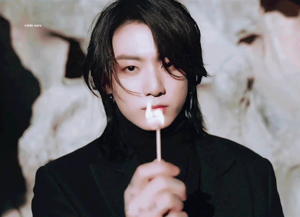 Kiểu tóc mullet của Jung Kook nhận nhiều lời khen của fan.
