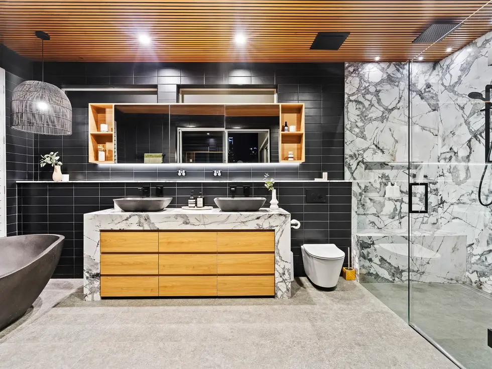 cote-d-azur-marble-bathroom-black-stone-bath-5