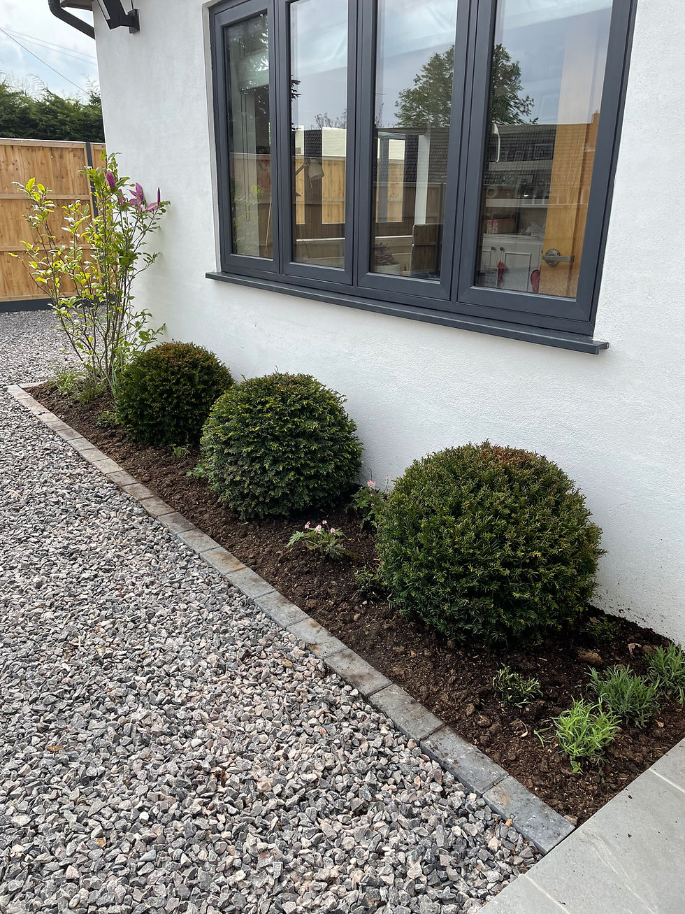 Yew ball, taxes balls, smart front garden, front garden design ideas