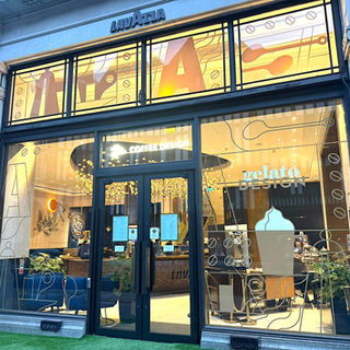 Lavazza flagship store, Optically clear vinyl, SwissQprint, triple layer print, retail graphics