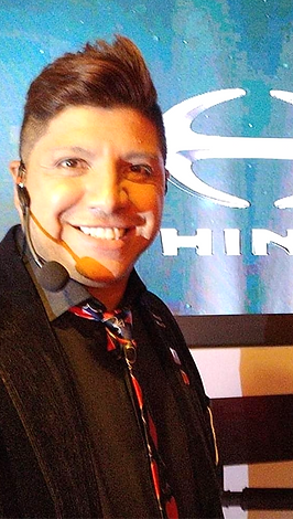 Show de Magia Corporativa, presentado por Alberto De Herrera durante evento empresarial de la marca HINO.