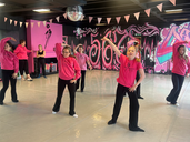 40 år med danseglede møtes på scenen