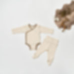 Produktfoto unisex Neugeborenen Set aus Wickelbody & Hose mit geschlossenen Füßen aus TENCEL in ivory, Alpenzauber