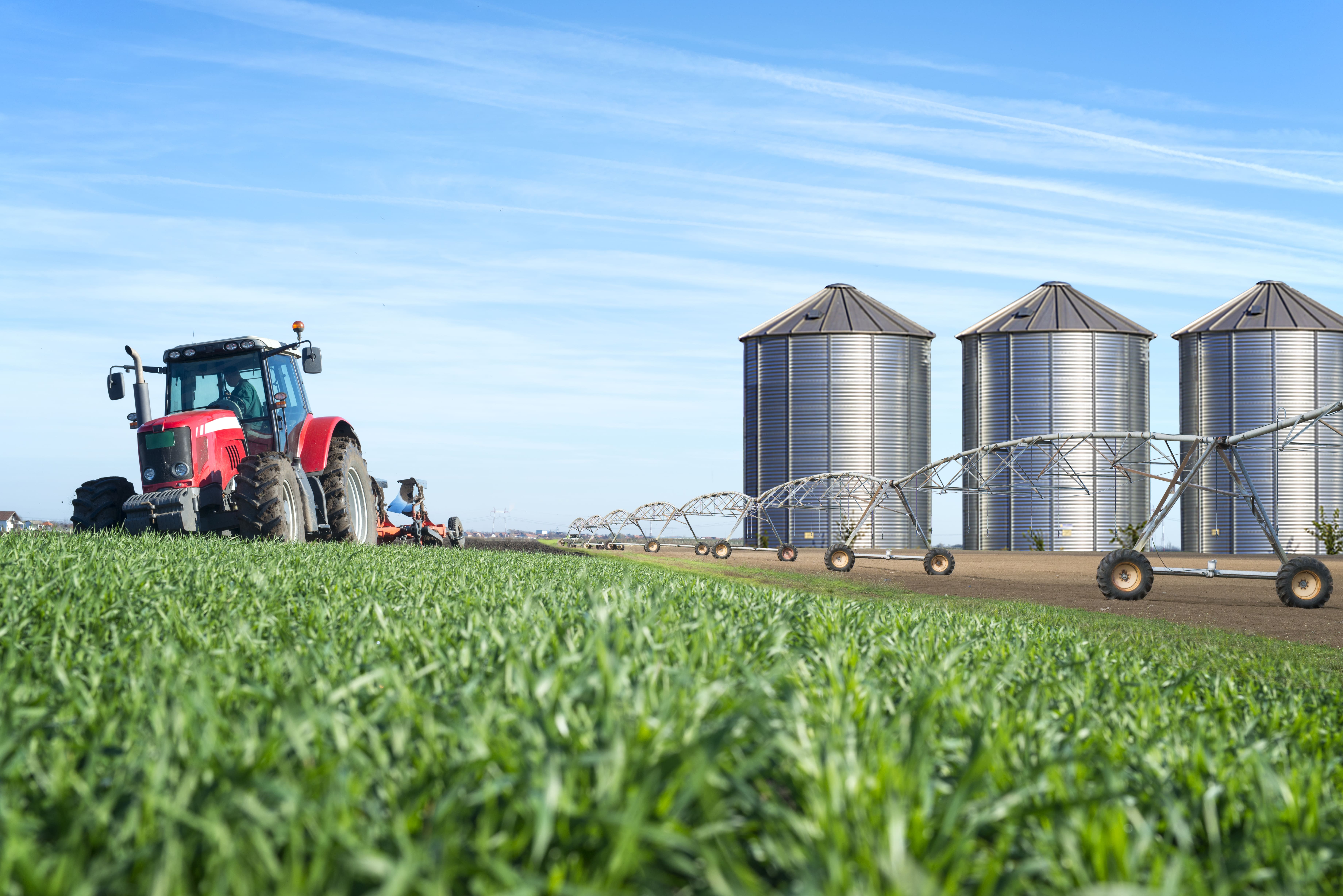 O Renovagro oferece financiamento para renovar e modernizar suas operações no setor agropecuário, com condições flexíveis e adaptadas para atender às suas necessidades de investimento.