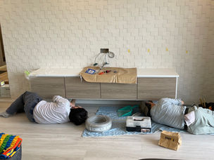 TVボードの下に間接照明