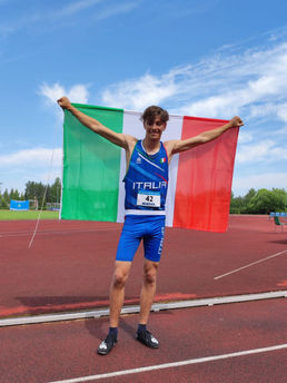 Alteta con bandiera dell'Italia