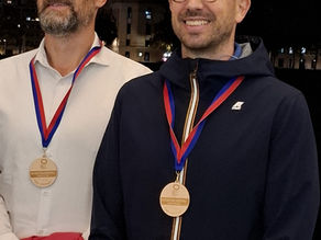 Jouke Barentsz et Grégory Landelle, bénévoles du Hockey Club Charcot, avec leurs médailles à Lyon