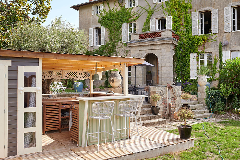La Guinguette : entre jardins, piscine et vue sur le château de Clisson
