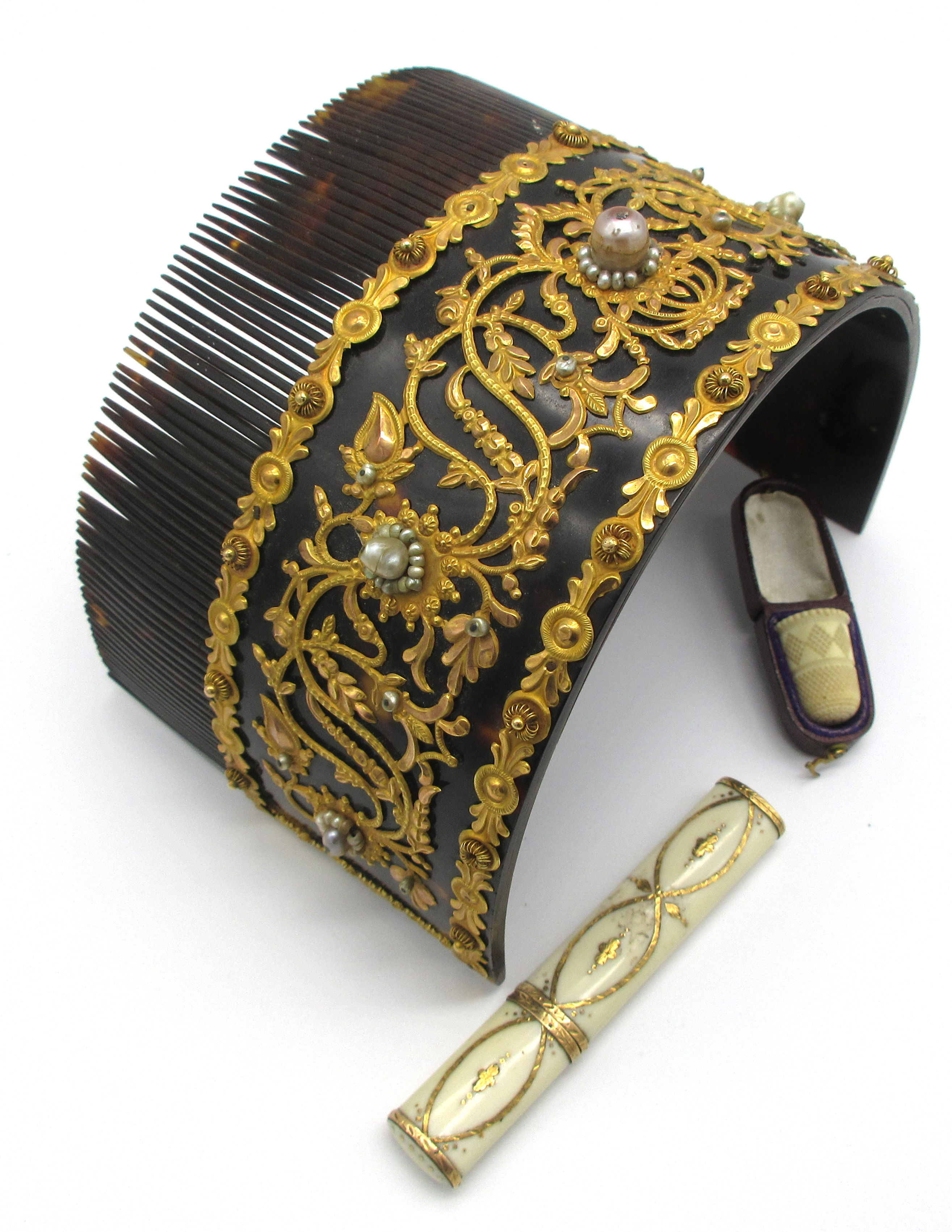 Tortoise and 18ct gold hair comb