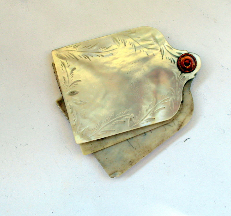 Mother-of-pearl small aide-memoire