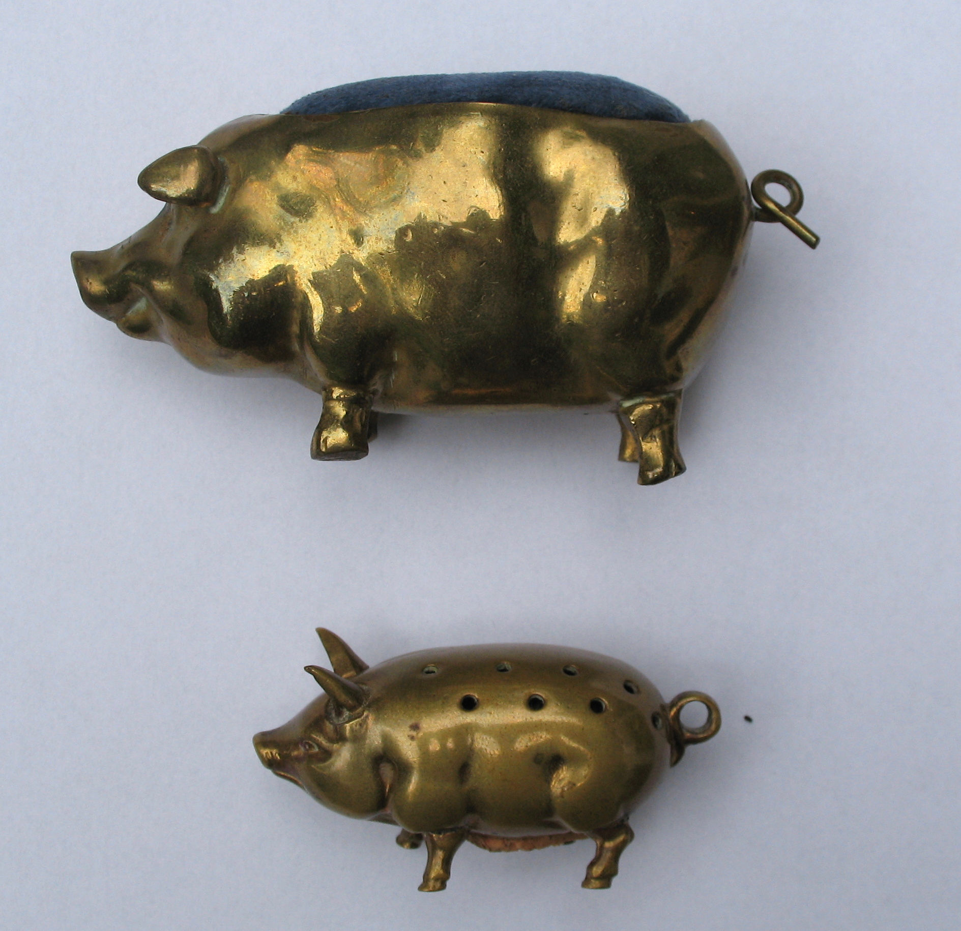 Pin Cushions. Large pig. Smaller pig