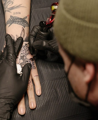 Tatoeëren (_cottonbro).jpeg