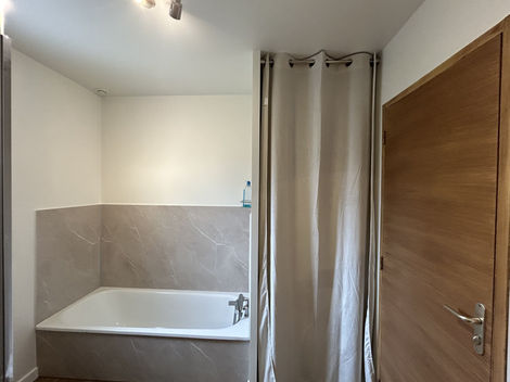 Salle de bain après travaux et prestation Id'O Concept. 