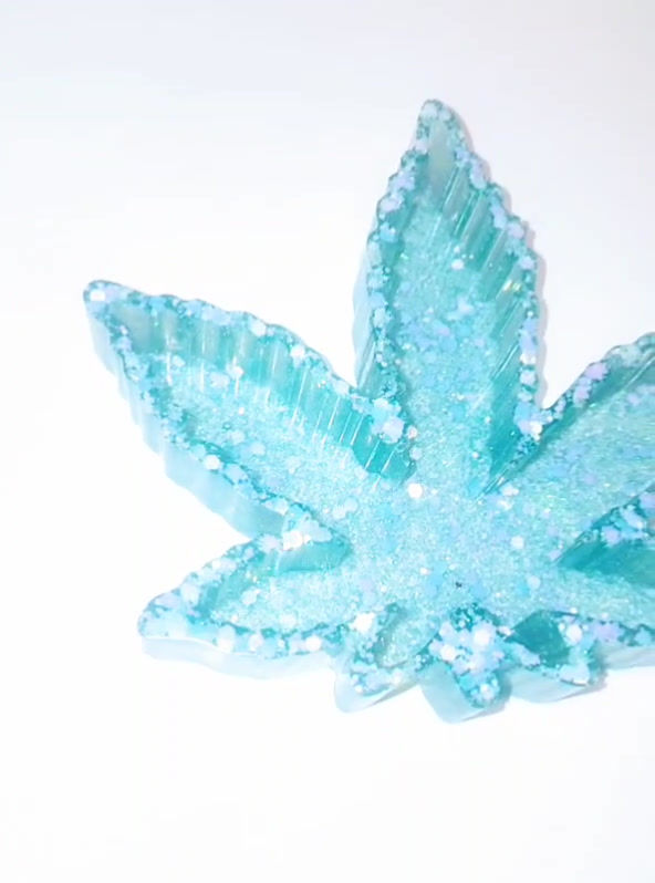 Thumbnail: Leaf Resin Glitter Ashtray