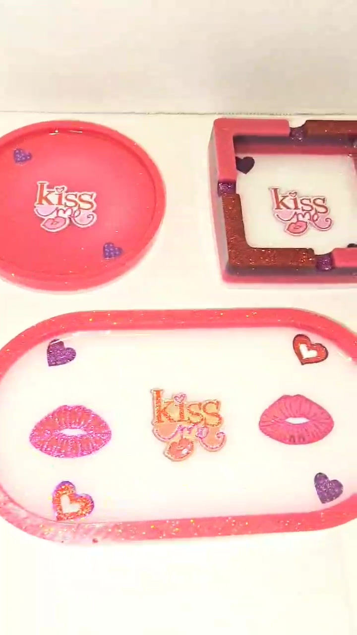 Thumbnail: Kiss Me Resin Ashtray Set