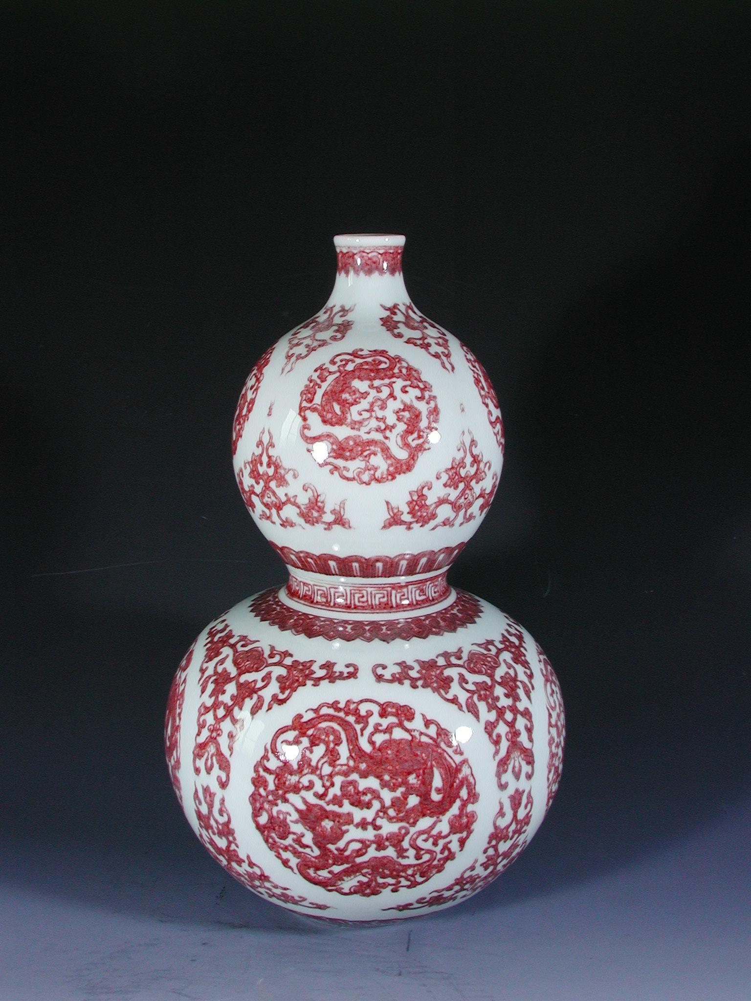 清乾隆 釉裡紅團龍紋葫蘆尊